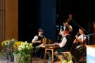 4 Musikanten musizieren bei der Freisprechungsfeier. 