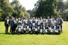 Personengruppe auf Wiese
