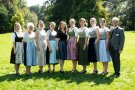 Personengruppe auf Wiese